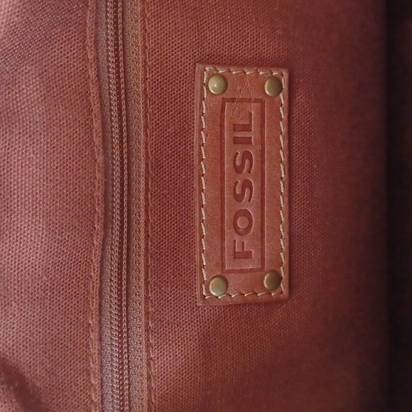 Fossil Leather Flap Organizer Bag! - Picture 11 of 16